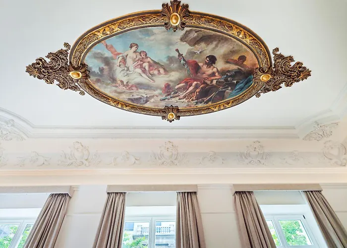 Palacio Gran Via, A Royal Hideaway